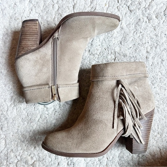 Jessica Simpson: Callaghan Tan Suede Leather Tassle Heeled Booties Size 9.5 - Picture 1 of 11